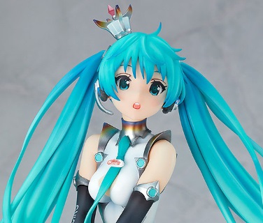 【美少女フィギュア 】「初音ミク GTプロジェクト レーシングミク 2013 Rd.4 SUGO 応援Ver.[AQ] 1/7 フィギュア」が発売されたので、レビューや内容、価格などの最新情報まとめていきます。グッドスマイルカンパニーより「初音ミク GTプロジェクト」よりsaitom先生が描かれた「2013年のレーシングミク」がフィギュアとなりました。発売は2022年8月で、各通販サイトなどで販売が開始されています。（新作美少女フィギュア）
