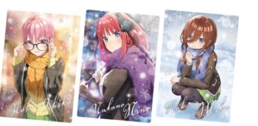 【食玩 】「映画「五等分の花嫁」ウエハース2」の予約が開始されたので、レビューや内容、価格などの最新情報をまとめていきます。BANDAI(バンダイ)より「映画「五等分の花嫁」」のカード付きウエハースの第2弾が登場です。発売時期は2022年12月予定で、各通販サイトなどで予約受付も開始されています。