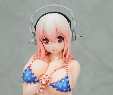 【フィギュア 】「すーぱーそに子 パイスラ ビキニver. 1/6 完成品フィギュア」の画像レビューや内容詳細、価格などの最新情報をまとめていきます。【回天堂】から、「ニトロプラス」のイメージキャラクター『すーぱーそに子』が水着姿で1/6スケールフィギュアとなりました。発売（再販）時期は2023年7月予定で、各通販サイトなどで予約受付も開始されています。（新作 美少女 フィギュア）